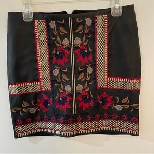 Romeo + Juliet women’s leather mini skirt size small sparkle flower Aztec design
